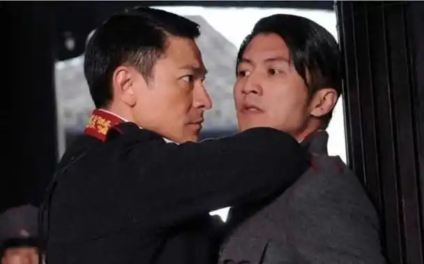 刘德华谢霆锋合影,年龄相差19岁状态像同龄人,网友:谢像失恋了