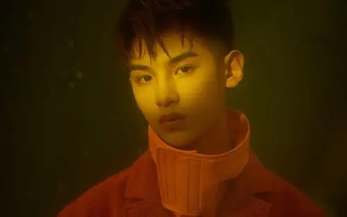 黄明昊帅气杂志写真桌面壁纸