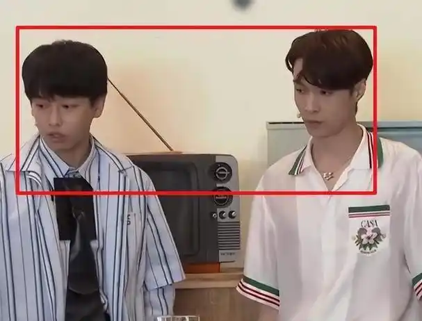 这一幕,也让不少网友对彭昱畅的身高产生了浓厚的兴趣.