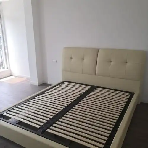 8米现代简约卧室实木床架 米兰软床