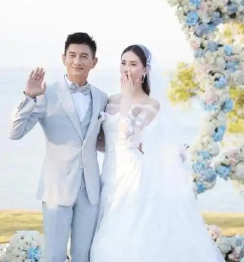 有种"整容"叫刘诗诗结婚,老公吴奇隆变化不大,她却像变了个人_小虎队