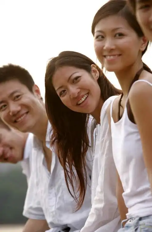 白天,正面,衬衫,亚洲,背心,许多人,黄种人,白色,一群人,欢快,欢喜