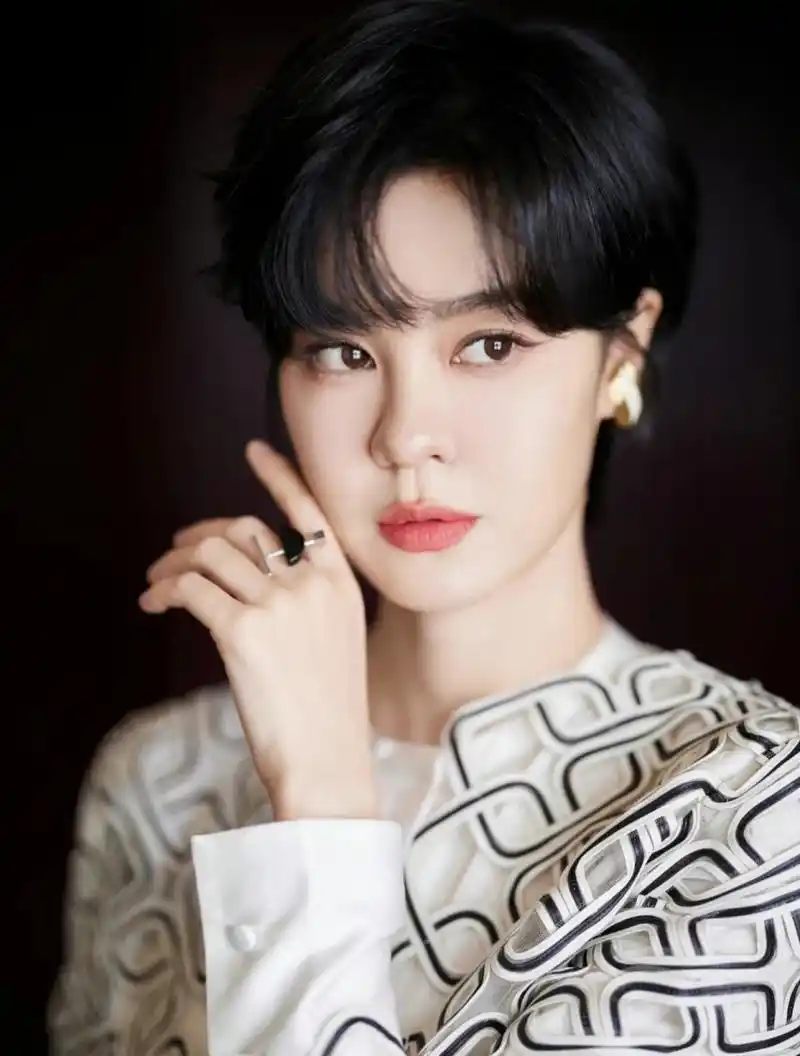 灵魂歌者:郁可唯 知道郁可唯的时候她还没有现在这么火.