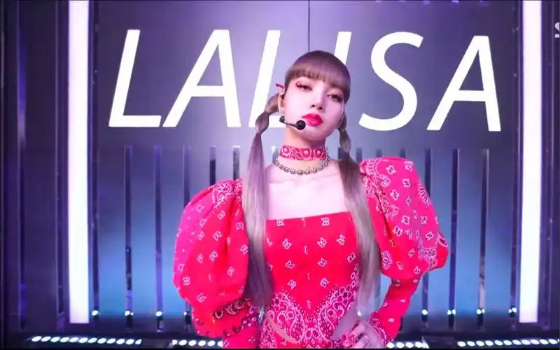 blackpink成员lisa最新舞台 《lalisa》够辣