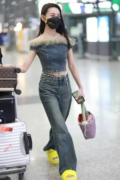 蒋依依少女初长成变身氛围感美女_双流机场_成都_旅行