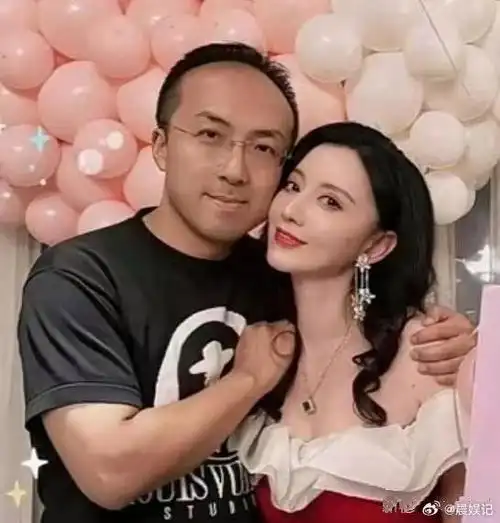 原来张萌的老公长这样,还以为他会是个像黄晓明那样的