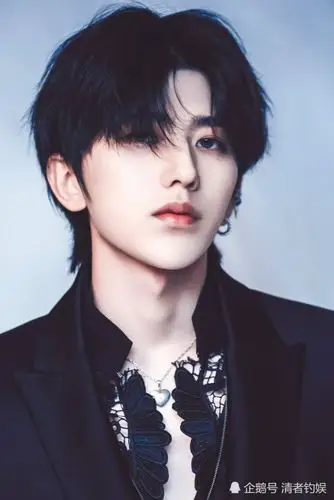 蔡徐坤《情人》舞台首秀好帅好撩!今晚一举夺下三项殊荣,太优秀