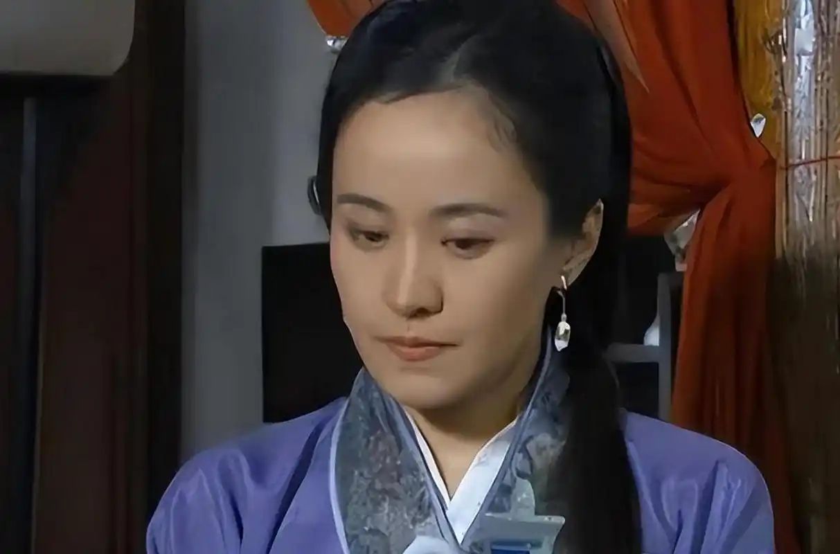 "马皇后淡定回复到:"是你的又如何,我就坐了,你能拿我怎样?