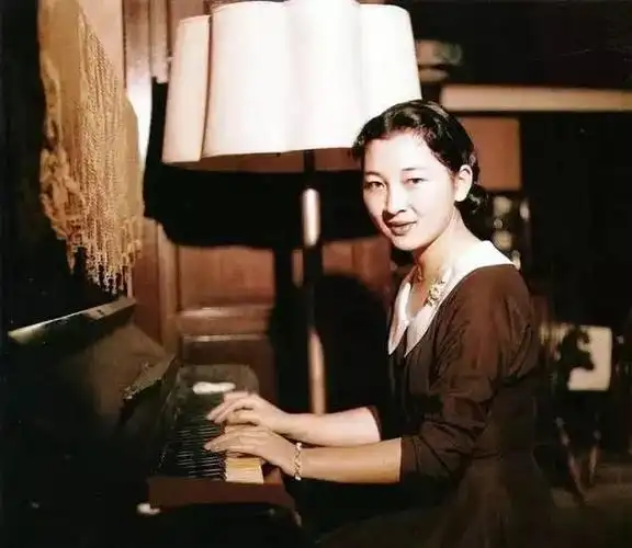 美智子皇后于1934年10月20日在东京出生.