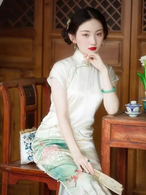 这是人间清醒白秀珠有着得到所爱之后转头就走的自由是云与月之间的第