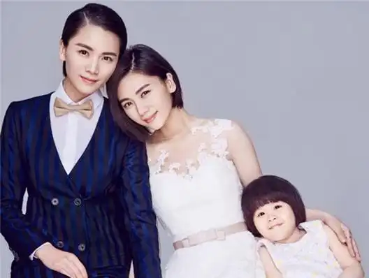 曹曦文一家三口照片前夫是谁资料背景 揭陈思成为何抛弃曹曦文