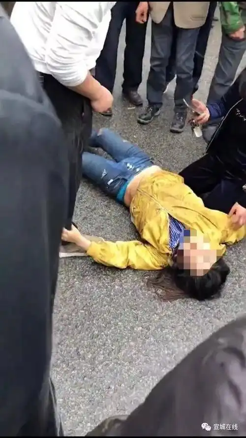 宣城一女子被面包车碾压,监控拍下这一幕!