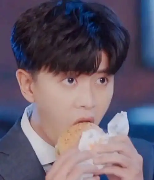 叮饭点到啦怎么做到的干饭都这么优雅任嘉伦