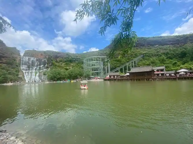 n
☑️打卡地点:陕西省商洛市山阳县月亮湾大瀑布景区