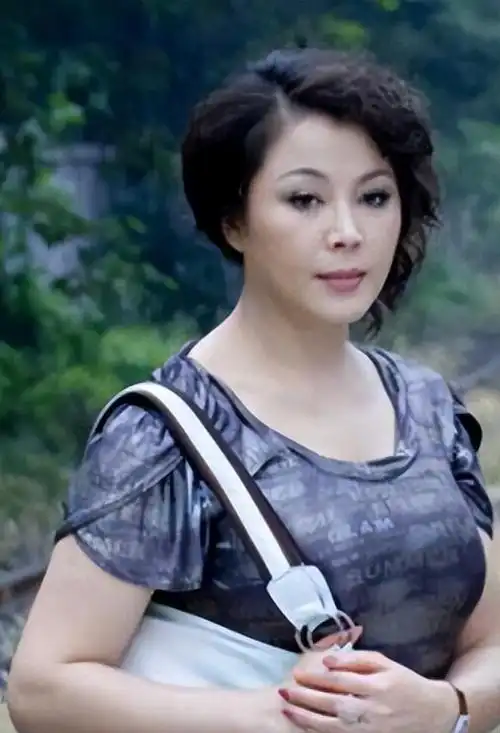 回顾于小慧:放弃演戏结婚孩子2岁被离婚,复出2婚丈夫骗她1000万