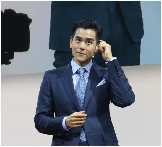 硬汉男星,帅起来也是荷尔蒙爆棚,魅力一点不逊于小鲜肉