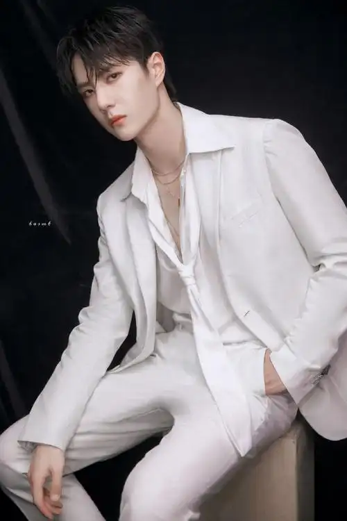 王一博这次的舞好欲#散落的华服@uniq-王一博自修||禁二改