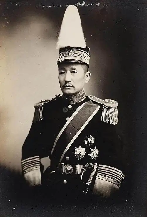 的便是孙传芳,在民国时期他是东南五省的联军总司令,在那会儿袁世凯和