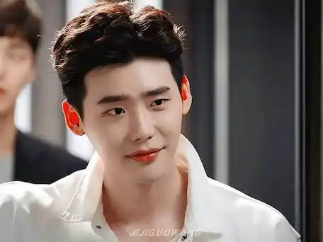 李钟硕动了鼻子##李钟硕鼻子