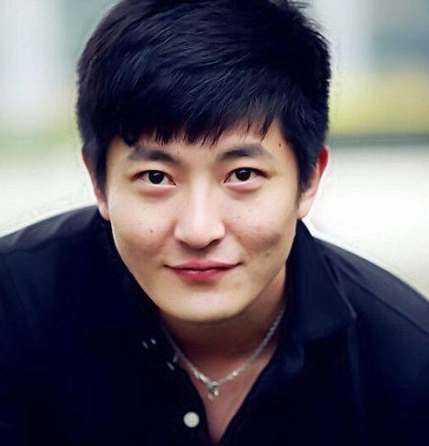 坎坷的郭京飞被称为卡粉男孩大器晚成39岁才迎来事业巅峰