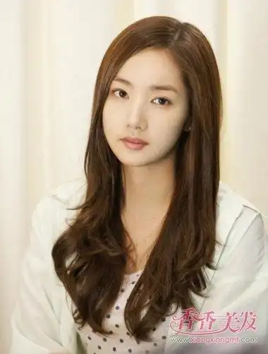 首页 发型脸型 圆脸发型 圆脸小个子适合剪什么样的头发 散头发会显