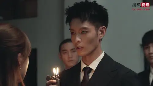 啊啊啊,厉腾的配音演员是@倒霉死勒 ,声音. 来自是温暖同学啊 - 微博