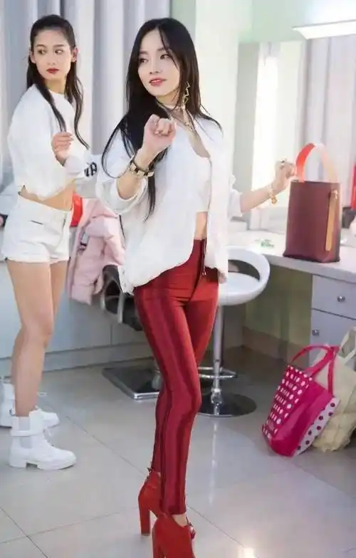 裤装穿搭就服李小璐风格多样又时髦减龄超好看