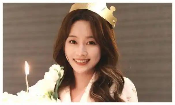 陆翊是2011年快女全国第十名,杨鹭是2016年快女绵阳区冠军,黄汐源是