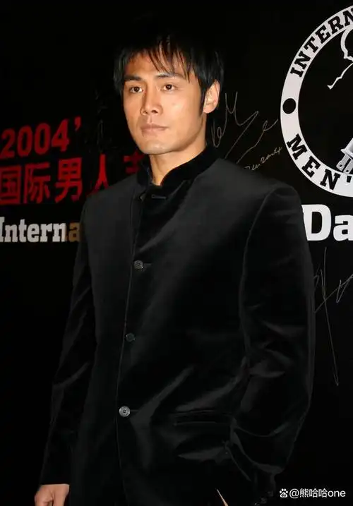 5,邵兵影响和评价: 胡兵以其多才多艺的身份在娱乐界备受关注.