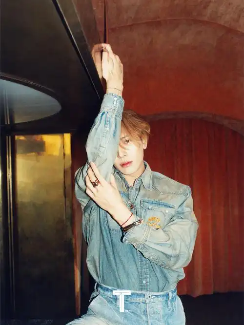 王嘉尔t锦绣四月刊封面