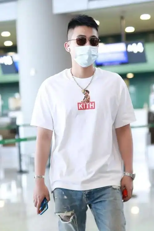 欧豪穿衣太有反差萌一米八大个穿背带裤好有大男孩的感觉