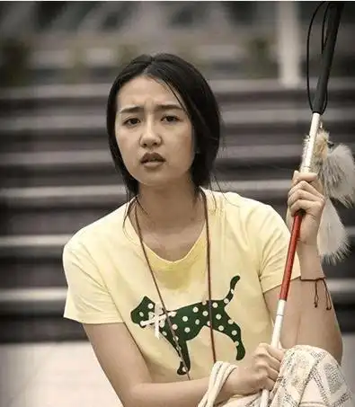 20岁许龄月参加了环球小姐比赛,并且取得了亚军的