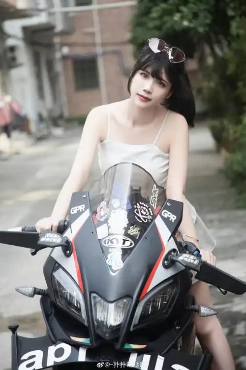 少女写真##次元充电站##机车#    夏日98与机车9315的完美组合