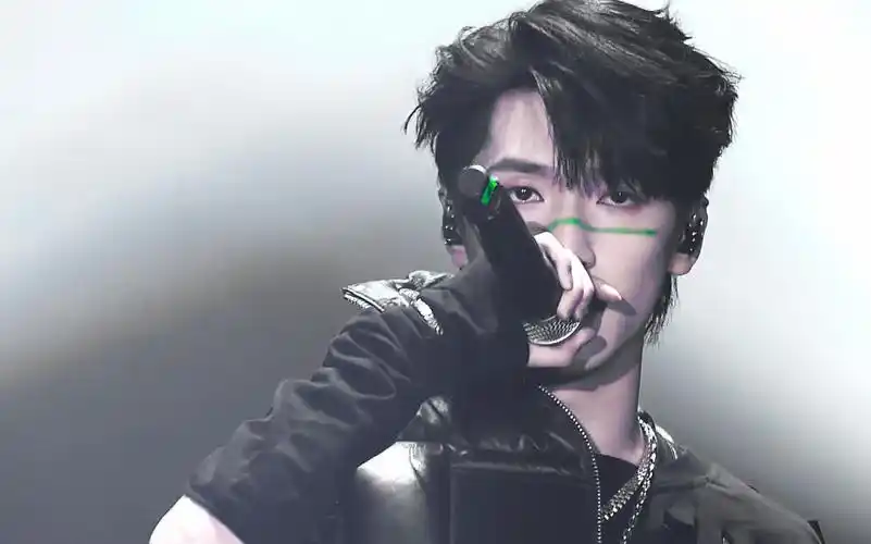 【严浩翔】顶着帅脸给你跳舞|燃向18s舞台混剪|一键换装