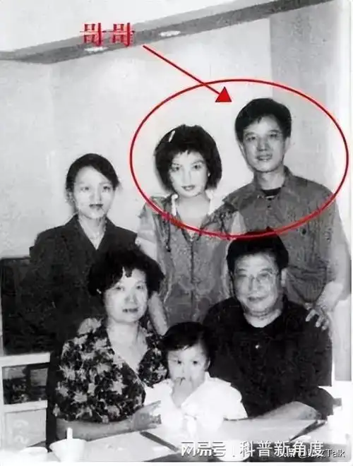 赵薇母亲魏启颖儿子离婚分走52亿女儿消失荧屏丈夫也去世