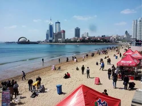 青岛栈桥右边的第六海水浴场