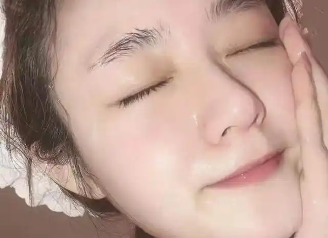 5个护肤好习惯,远离毛孔粗大,皮肤逐渐变得细腻有光泽