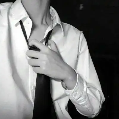 男生锁骨部位图