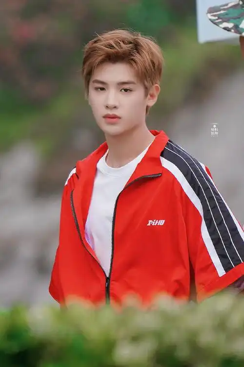 黄明昊极限挑战黄色篮球服造型##黄明昊极限挑战球衣造型