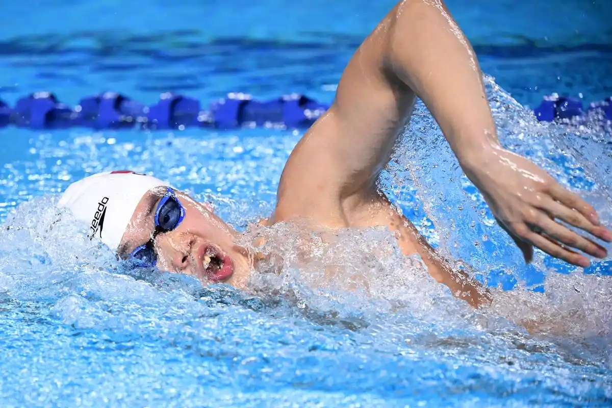 游泳——体校乙组男子400米自由泳决赛赛况_费立纬