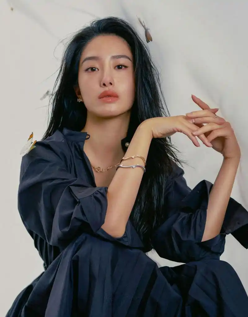 杨采钰 轻纱写真