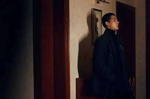 王安宇酷帅寸头写真图片26