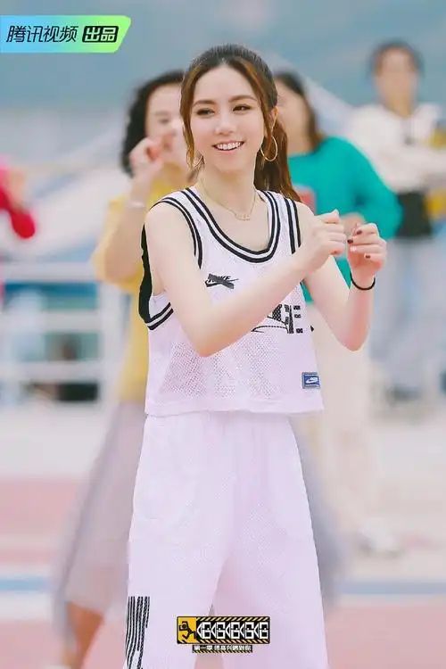 邓紫棋哈哈哈哈哈球衣造型剧照图片23