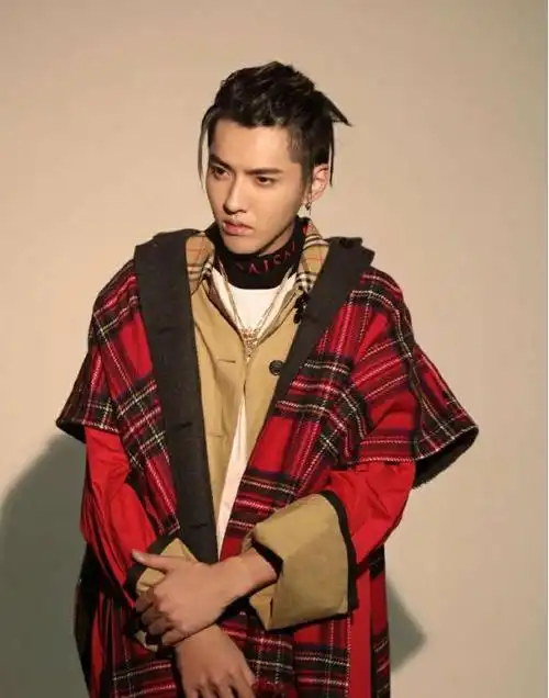 男明星扎脏辫帅气又时髦,张杰的狂野风超吸睛