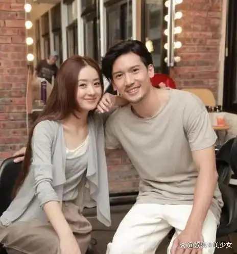 与成毅早期友情被爆赵丽颖朋友圈揭秘从相识于微时到顶峰相见