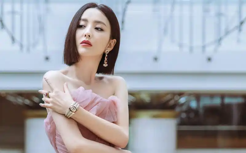 短发美肩丫丫佟丽娅壁纸