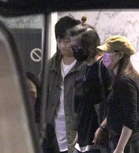 阿信与女助理再次被疑同居?甜蜜出行采购物资