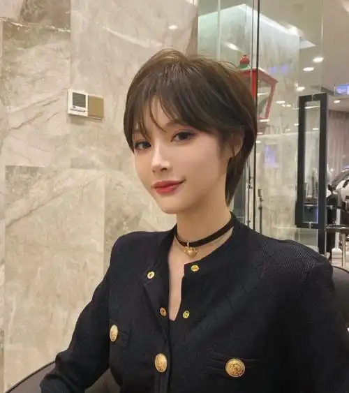 能够完美驾驭短发发型的女生,一定少不了高俊熙,每次选择短发发型的