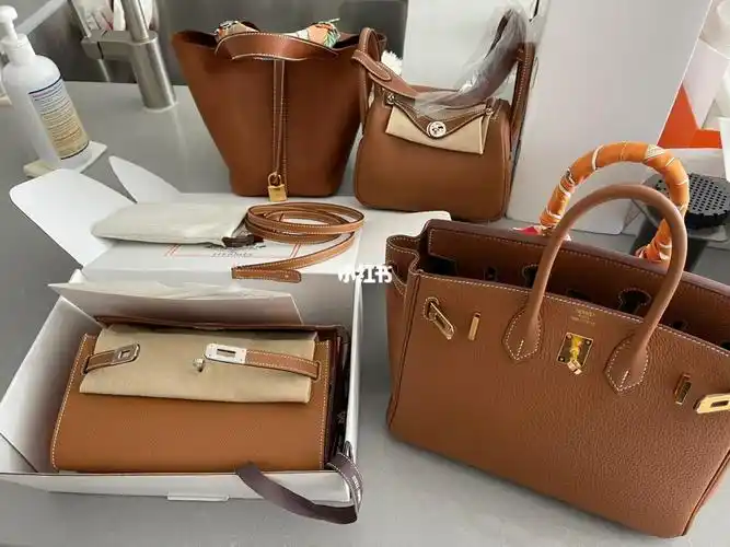 五种皮革的金棕色