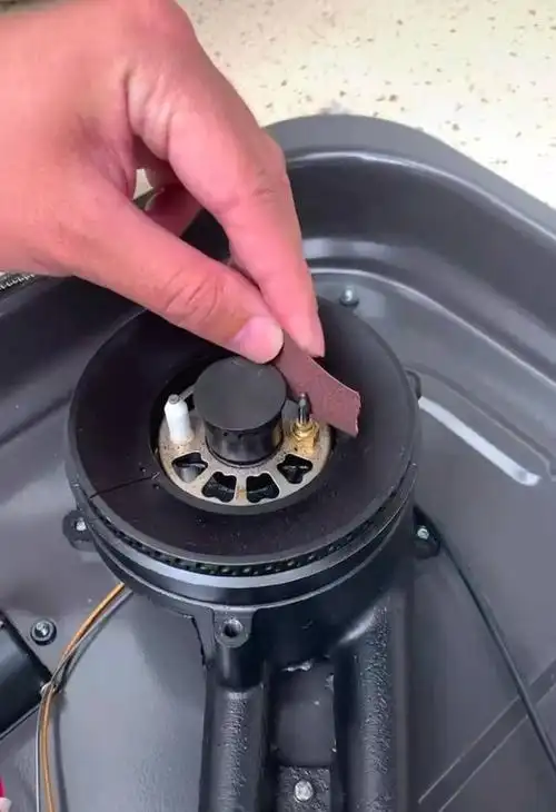 如何自我解决燃气灶点火松手就灭的问题